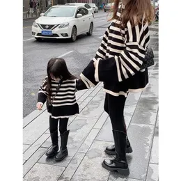 Aile Eşleşen Kıyafetler Anne çocuklar kazak Sonbahar Kış Kadın Giysileri Ebeveyn-Çocuk Eşleştirme Örgü Üstler Anne Bebek Girs Örme Jumper Pullover 231114