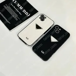 iPhone 13 Pro Max 11 12 14plusファッションシンプルな黒い保護シェルクラシックメタルトライアングル電話ケースのホワイトデザイナー電話ケース