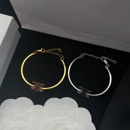 Mücevher tasarımcıları Charm Bilezik Kadın Moda Lüks Kemer C Gold Bilezikler Klasik Simpie Style Kolye 2304144PE