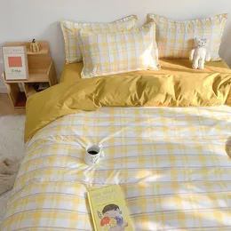 Set di biancheria da letto Nordic Net Red Yellow Daisy Set di quattro pezzi Copripiumino matrimoniale Lenzuolo cuore ragazza Dormitorio Tre preferiti