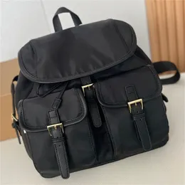 Mochila Re Nylon Média Saffiano Detalhes Alças de Nylon Tecido Ajustável Alça Bolsa com Zíper Bolsa de Metal Esmaltado Triângulo Logotipo com Cordão Fechamento Back Pack 12B8 #