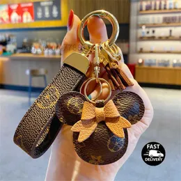 Keychains Lanyards Accessories Designer Diamond Key Chain Design Chains Bag Charm Favor Flower Jewelry Keyring Fashion Pu Comfort