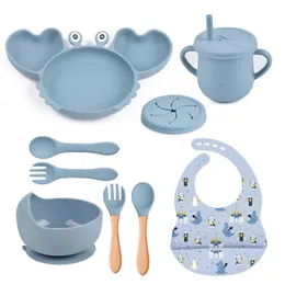 Tazze Piatti Utensili 8PCS / Set Stoviglie in silicone per bambini Tazza Ciotola Granchio Piatto Vassoio Bavaglini Cucchiaio Forchetta Set Bambini Antiscivolo Alimentazione Stoviglie senza BPA AA230413