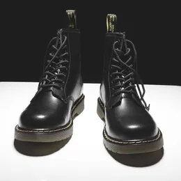 Martin Boots Men High Top British Style النسخة الكورية من ملابس العمل حذاء عصري متوسطة أعلى أسود للرجال أحذية ثمانية حفرة 1460 أحذية الدراجات النارية