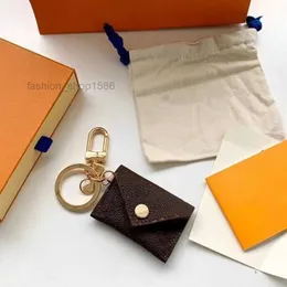 Designer Letter Wallet Keychain Keyring Fashion Purse Pendant Car Chain Charm Brown Flower Mini Bag Trinka Gifts Tillbehör