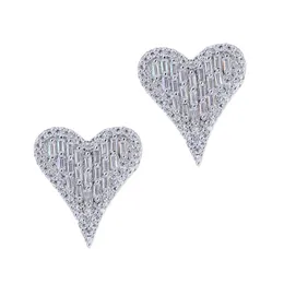 Micro Pave Heart Shaped Hoop örhängen Paved Cubic Zircon Stone Ice Out Stud CZ örhängen Bling Copper örhängen för kvinnor Män Bröllop smycken