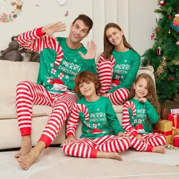 家族のマッチング衣装のクリスマスマッチパジャマの衣装大人の子供ベイビー2024家族クリスマススリープウェアお父さん娘息子パジャマ服セット231114