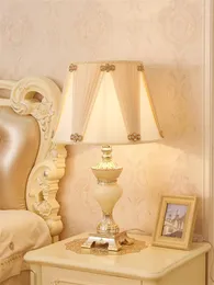 Lâmpadas de mesa de luxo europeu tecido cristal tribunal quarto estudo lâmpada mesa jade americano sala estar decoração luzes presente casamento