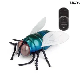 Electricrc Animals Eboyu w podczerwieni Rc Fly Bee Kids Infrared Ray Remote Control Muchy Realistyczne fałszywe zwierzę zwierzęta śmieszne rc żart przerażające sztuczne zabawki 231115