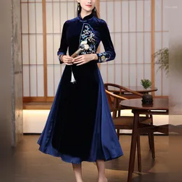 Casual Dresses Modified Hanfu Velvet Cheongsam 2023 Embroidered Mid-Length Tang Costume Women's Chinese Style Dress