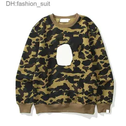 Ape Erkek Hoodies Sweatshirts Bapes Hoodie AAA Kaliteli Kadın Köpekbalığı Camo Yıldız Sky Çift Şapka Pamuk Nakış Karikatür Baskı Mavyası Banyo Banyo 8 FMCB