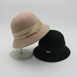 Chapéus de aba de mulheres outono e inverno fedoras celebridades vento cetim de seda sentimento de feltro hapsa basia de lã de cor sólida cúpula