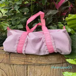 Duffel Bags Kids Ruffle Seersucker Duffle Bag Girls Travel Overnight Lightweight Overdimensionerad Plaid Gym Tote med dragkedja