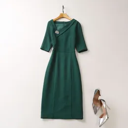 Casual Dresses European and American women's clothes 2023 spring new Five-quarter sleeve peacock brooch green Fashion Dress XXL