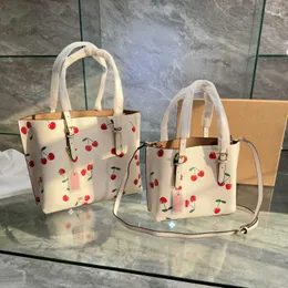 حقيبة حقيبة كرز جديدة C-Letter Bag Bag Women Luxurys Luxurys Handbag Flower Print Counter Counter Bags Caper