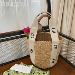 Bolsas de palha de luxo Bolsa de praia lenha para mulheres Fashin Trendy Tiktok distintivo tecido delicado delicado tota robusta Bag Criativo XB015 E23