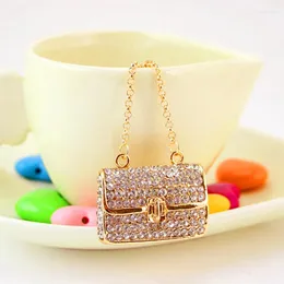 Keychains XDPQQ Creative Square Bag Form Keychain White Rhinestone Women Accessories Key Ring Metal liten gåva