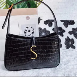 7a kvalitet le 5 a7 kvällar plånböcker koppling underarmsäck designer remmar mens handväska kvinnor lyx strandväskor slät läder sommar crossbody plånböcker cleo axelväskor