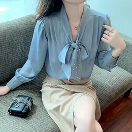 Kvinnors blusar chikichi 2023 vår- och höststil koreansk mode elegant fluga med pärlor långärmad chiffongskjorta kvinnor
