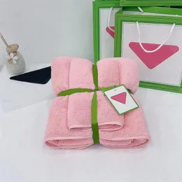 Duży ręcznik plażowy dla kobiet miękki bawełniał 2pcs 2pcs/set chłonne litery solidne proste styl praktyczny z literami luksusowe facecloth całkiem trwałe jf011 e23