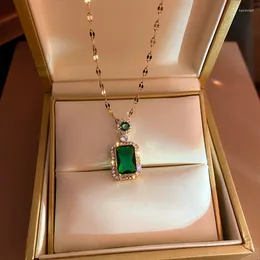 Hänge Halsband Temperament Emerald Titanium Stålkedja Damhalsband inläggningar med zirkonkristall rostfria smycken