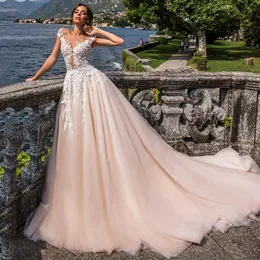 abito da sposa linea A di lusso modesto pizzo tulle lungo strascico con maniche ad aletta scollo a V bottoni indietro 2023 nuovi abiti da sposa sexy eleganti ricami abito da sposa country beach