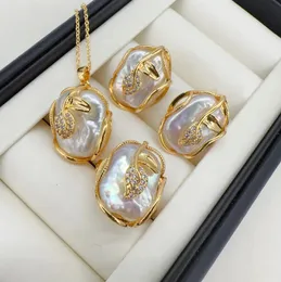 Conjuntos de joyas de boda Llegada Conjuntos de joyas de perlas barrocas grandes Chapado en oro de 18 quilates Collar de perlas naturales de agua dulce Pendientes Anillos para mujeres Regalo 231115