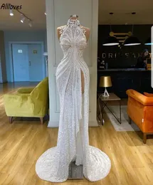 Moderna vita sequined aftonklänningar glittrande kristaller veckade sexiga sidodelade formella tillfällen festklänningar svep tåg hög krage prom vestidos de novia cl2858