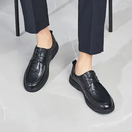 Buty sukienne kangnai men skórzana koronkowa okrągła platforma palca miękkie czarne trampki męskie biuro biznesowe