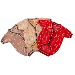 Roupas de cachorro de roupas de cachorro quente roupas de cachorro com jacquard letra padrão de cães macios suéter clássico animal de estimação casual roupas de moda de moda de moda de moda de malha de malha