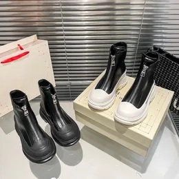 Kadın basamak kaygan bot kama erkek tasarımcı platform ayakkabı siyah kısa ayak bileği botları deri yüksek kaliteli çocuk Martin rahat yağmur bot sandal açık havada lüks ayakkabı