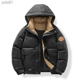 Piumino da uomo UETEEY invernale spesso caldo da uomo piumino d'anatra bianco con cappuccio casual moto antivento Parka moda uomo sciolto piumino L231115