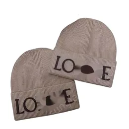 Loewee Beanie Designer أعلى جودة قبعة صوف جديدة قبعة الباردة قبعة الباردة قبعة حماية الأذن دافئة قبعة عقال محببة الصوف غير الرسمي للأزواج