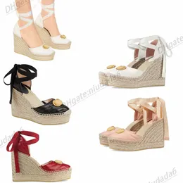 Luxus-Designer-Sandale mit Keilabsatz für Damen. Lässiger Espadrille-Slipper mit Schleifenband, Leder-Herrenschuh. Klassische, dicke Slide-Plateau-Sandale mit hohem Absatz