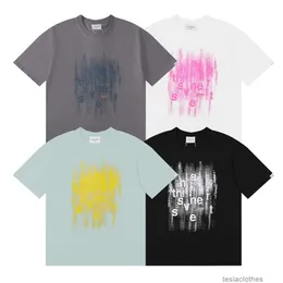 مصمم أزياء الملابس المحملات الفاخرة tshirts corean stendy تصميم عصري مع رسائل الطلاء رذاذ فضفاض