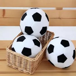 Plush dockor Soccer Sports Ball Throw Kudde fylld mjuk leksak realistisk fotbollshem soffa dekoration kudde barn barn gåva 231116