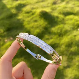 Handgjorda Bangle Cuff Pave AAAAA Zircon White Gold Filled Party Engagement Bangles Armband For Women Bridal Wedding Accessaries