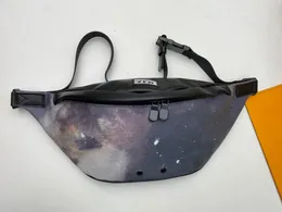 Fortgeschrittener Sinn für Praktikabilität. Fanny Pack, modische Retro-Presyard-Tasche, Umhängetasche, Unisex, lässig, Schulter, klassische Brusttasche, Netz, roter Umschlag