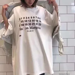 デザイナーファッション服ラグジュアリーティーTシャツマルジエラスタイルカレンダーデジタルパッチエブラスリーメンズレディースレスコットンショートスリーブTシャツカップルファッションサマー