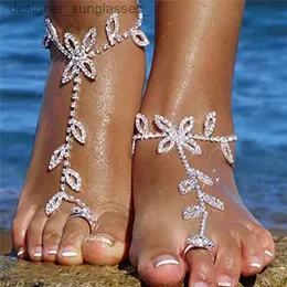 Anklets Huitan New Arrival Luxury Women's Anklet with Dazzling CZ Stone One Piece Fashion Toe Loop Anklet Barefoot on Leg Chain JewelryL231116
