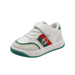 2023 Nya bekväma Baby Boys Girls Sports Shoes Leather Upper Fashion Stripe Children's Flat Shoes Green Black 2 Colors Breattable Sneakers