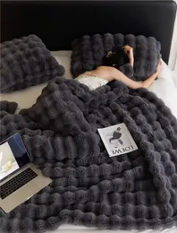 Одеяла Толстое плюшевое одеяло из искусственного меха кролика с пузырьковым флисом, зимнее двустороннее для офиса, ворса и чехла для дивана, Kpop, теплый плед 231115