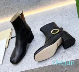 Designer Boot Women Martin Rubber Bottom Water Den nya kollektionen förenar Eras genom att kombinera retro estetik med stövlar