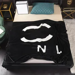 Tasarımcı Battaniye Klasik Siyah Beyaz Renk Eşleşen Mektup Logo Keten Peluş Battaniye 150x200cm Seyahat Yok Toz Çantası Ev Ofis Şeker Blankalı
