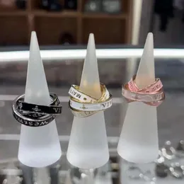 New Western Empress Dowagers tre ring emaljbrev - Sweet Three Ring Overlay Ring för kvinnlig Vivian -ring