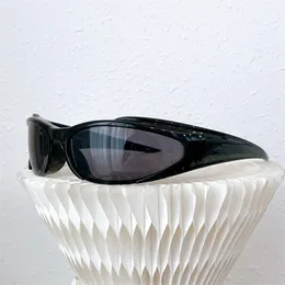 Gafas de sol para mujeres para mujeres Men Gafas de sol El estilo de moda para hombres protege los ojos UV400 con caja y caja al azar 0253s