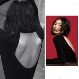 Kvinnors tröjor Kpop koreansk halvhals tätt baklöst ihåliga sexiga toppar kvinnor långärmad stickad tröja streetwear smal tröja