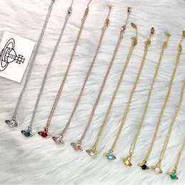 Różnorodne opcje Western Diamond Naszyjnik jest minimalistyczny i jest wyposażony w duży cyrkon inkrustowany i kolorowe naszyjniki biżuterii Vivian