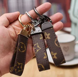 PU Leather Keychain Designer Key Chain Buckle Lovers Car Handmade Ceychains Men Women Bag Bendant Associory Carm Charm