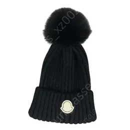 Monclair Beanie Hat Diseñador de lujo de alta calidad Diseñador de invierno Gorro de punto Gorro de lana Mujeres de punto Grueso Cálido Piel sintética Pom Sombreros Gorro femenino Gorros 11 colores